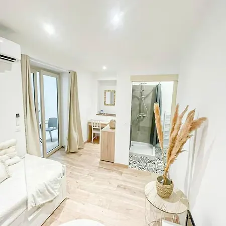 1-bedroom - Private Patio - Air Conditioning - Les Halles Neighborhood 公寓 波城