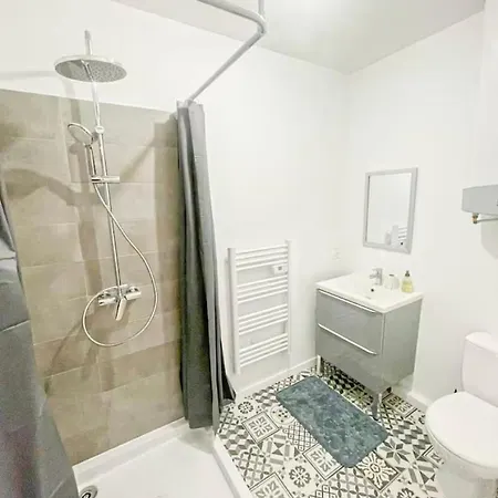 1-bedroom - Private Patio - Air Conditioning - Les Halles Neighborhood Lägenhet *