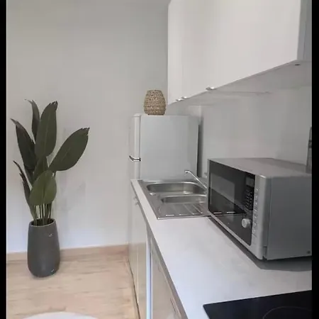1-bedroom - Private Patio - Air Conditioning - Les Halles Neighborhood Pau